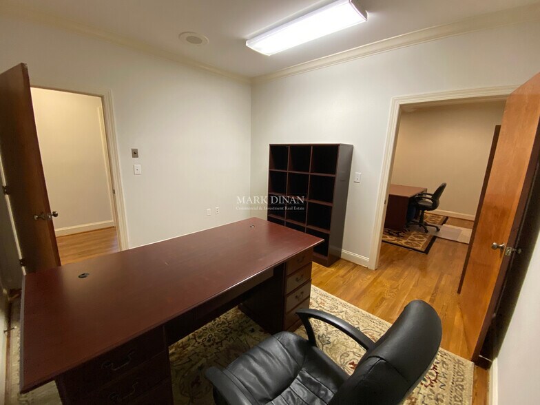 More Photos Of 2224 Cahaba Valley Dr, Birmingham Office For Lease
