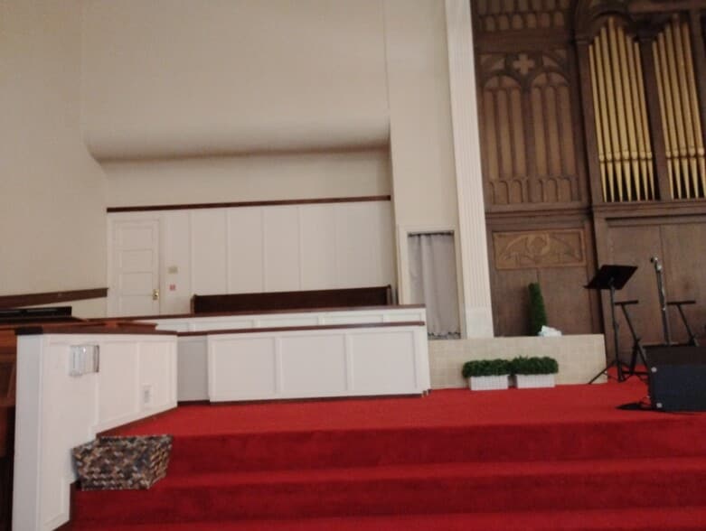 More Photos Of 906 Elm St, Coffeyville Religious Facility For Sale