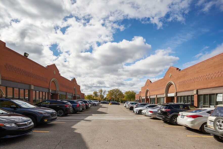 More Photos Of 8545-8579 Ch Dalton, Mt Royal Warehouse For Lease