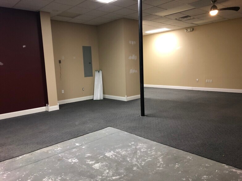 More Photos Of 235 N Greenbush Rd, Troy Unknown For Lease