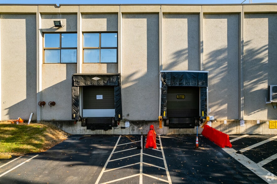 More Photos Of 112 Technology Dr, Pittsburgh Warehouse For Lease