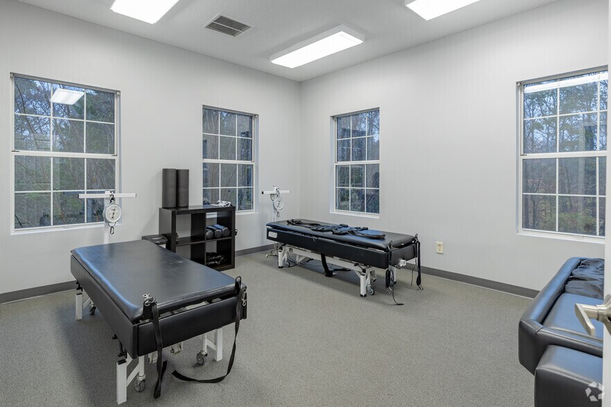 More Photos Of 1250 Upper Hembree Rd, Roswell Medical For Lease