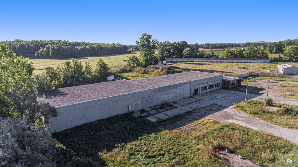 More Photos Of 65700 Gratiot Ave, Lenox Service For Sale