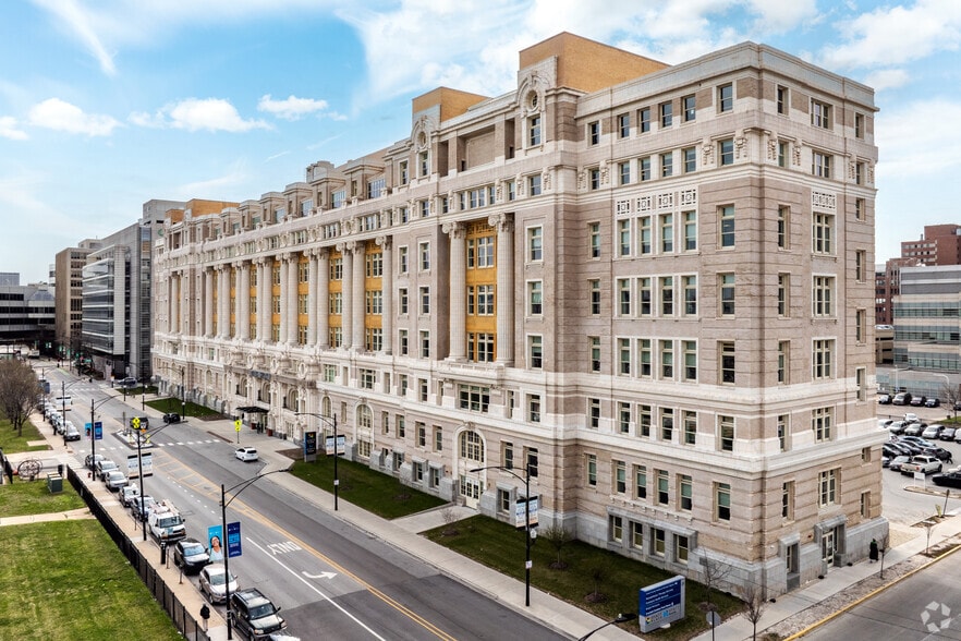 Primary Photo Of 1835 W Harrison St, Chicago Hospitality For Sale