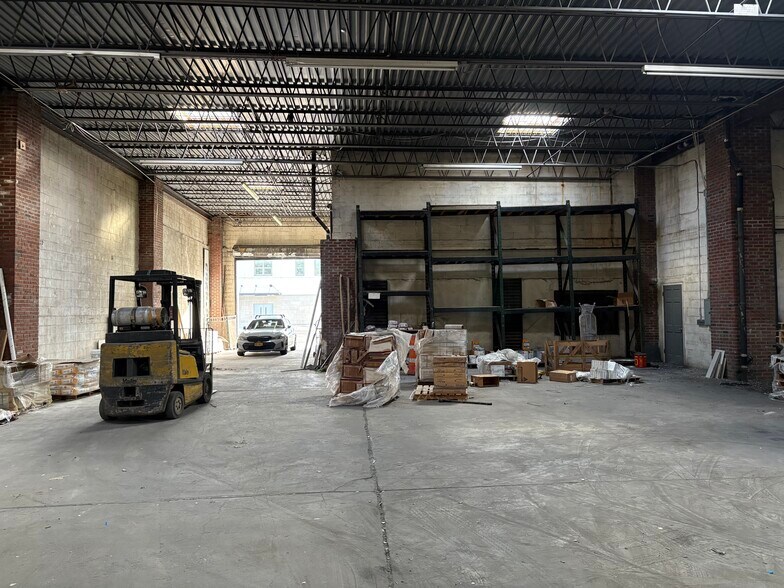 More Photos Of 51-23 Northern Blvd, Woodside Storefront For Lease