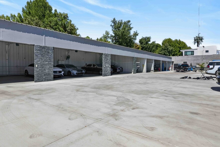 More Photos Of 14723 Aetna St, Van Nuys Auto Repair For Sale