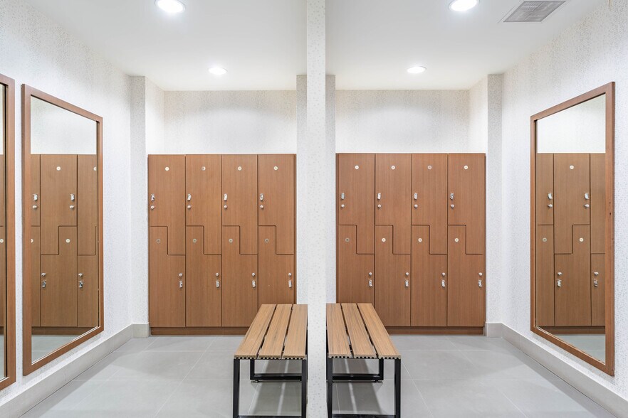 More Photos Of 4835 Lyndon B Johnson Fwy, Dallas Unknown For Lease