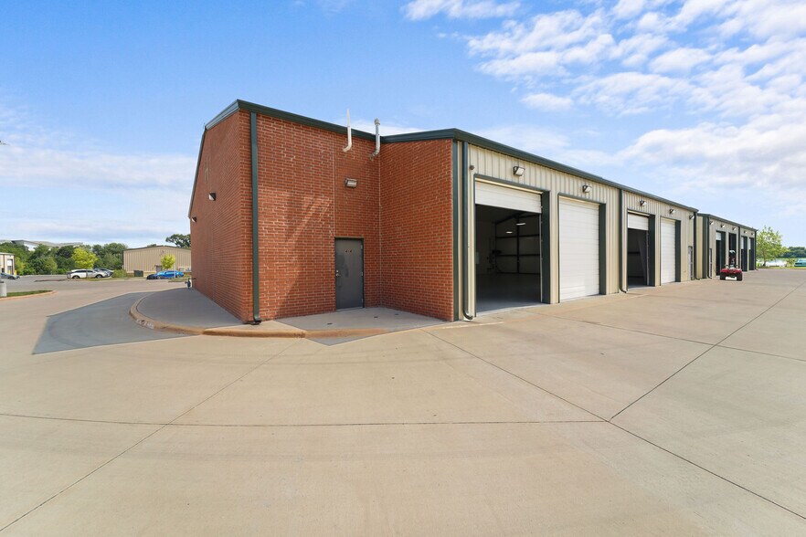 More Photos Of 414 Powerhouse St, McKinney Warehouse For Lease