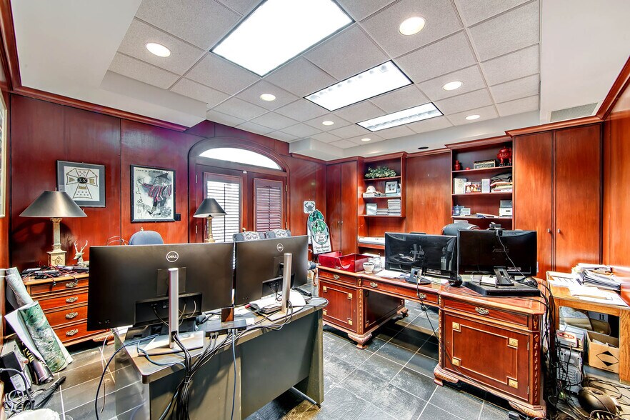 More Photos Of 7836 Park Ave, Houma Office For Lease