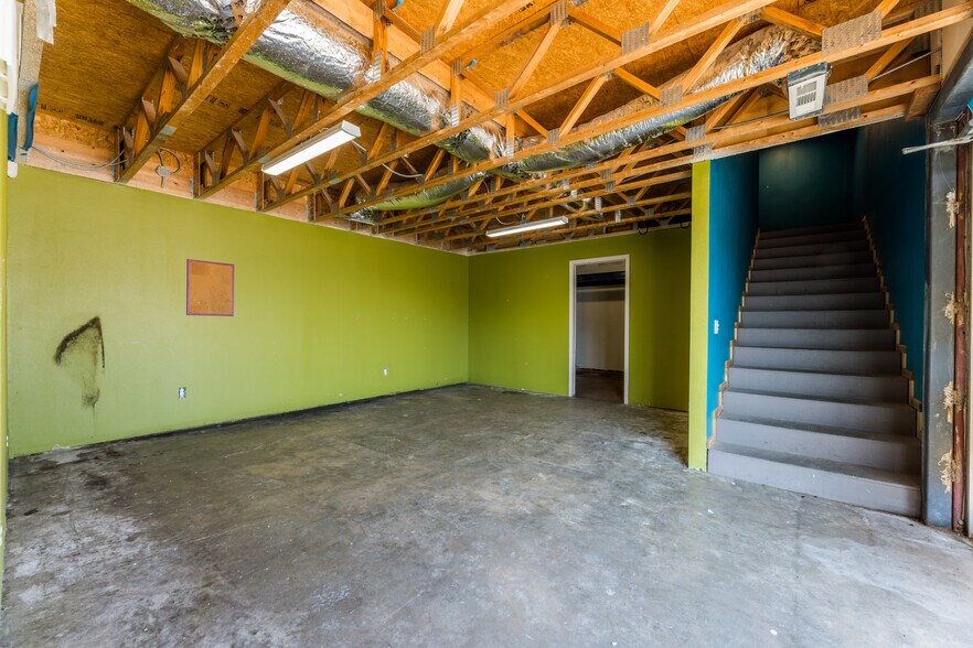 More Photos Of 535 W Poplar St, Fayetteville Warehouse For Lease