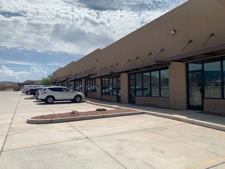 More Photos Of 2921 Friendly Pl, Bullhead City Light Distribution For Lease