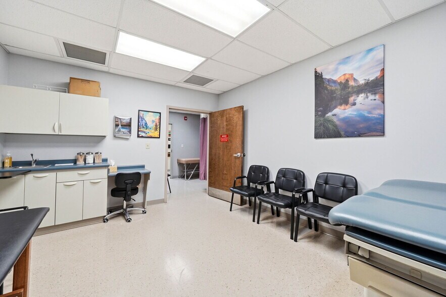 More Photos Of 329 Wesley St, Johnson City Medical For Sale