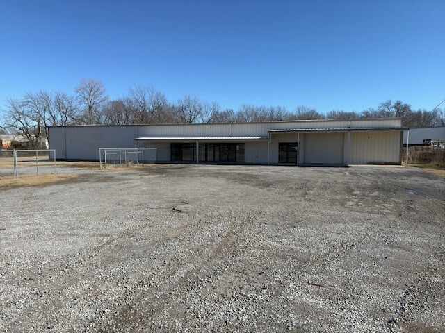 More Photos Of 1600 S Main St, Mcalester Industrial For Lease