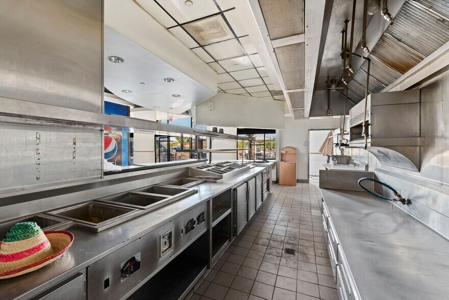 More Photos Of 800-888 New Los Angeles Ave, Moorpark Unknown For Lease