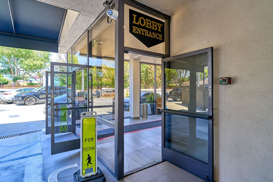More Photos Of 8737 Beverly Blvd, West Hollywood Medical For Sale
