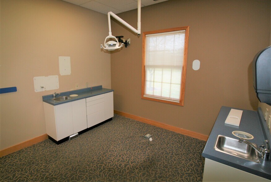 More Photos Of 470 Bennett Dr, Warren Medical For Lease