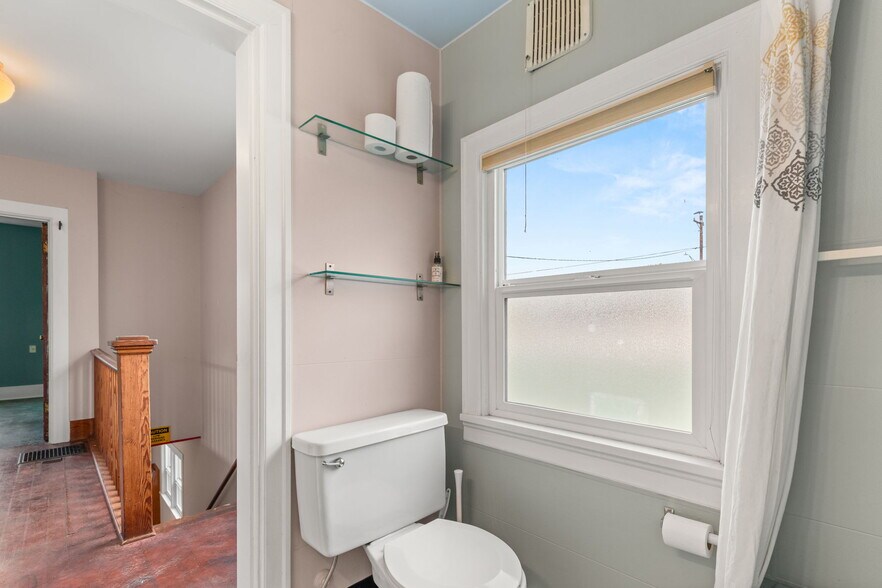 More Photos Of 1516 SE 43rd Ave, Portland Medical For Sale