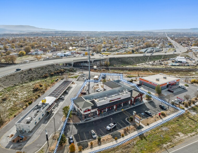 Primary Photo Of 3203 I-70 Business Loop, Clifton Freestanding For Sale