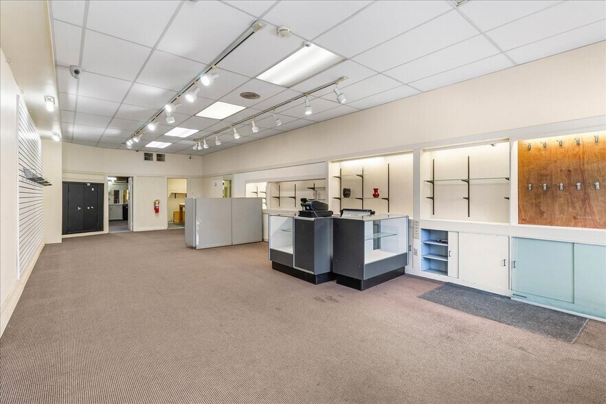 More Photos Of 120-124 W Columbus St, Kenton Storefront For Sale
