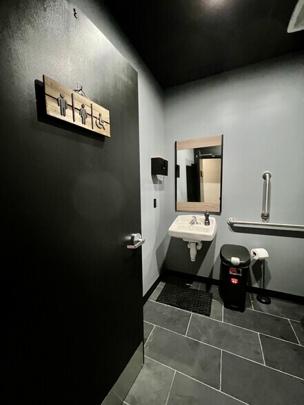 More Photos Of 451 S Ashland Ave, Lexington Storefront Retail Residential For Sale