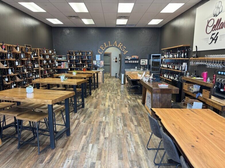 More Photos Of 720 S Highline Pl, Sioux Falls General Retail For Lease