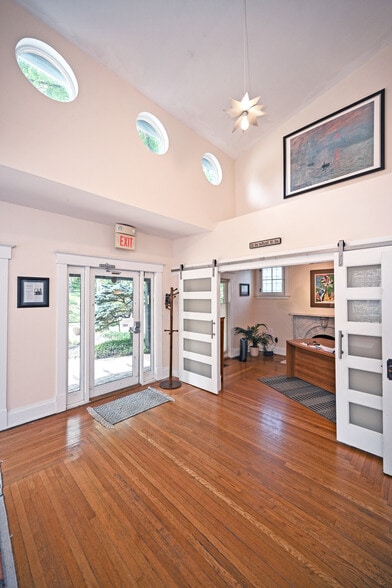 More Photos Of 2150 Alpine Pl, Cincinnati Office For Sale