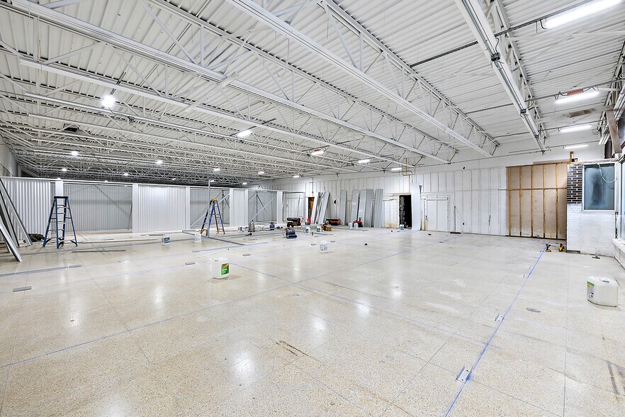 More Photos Of 3402 Richfield Rd, Flint Freestanding For Sale