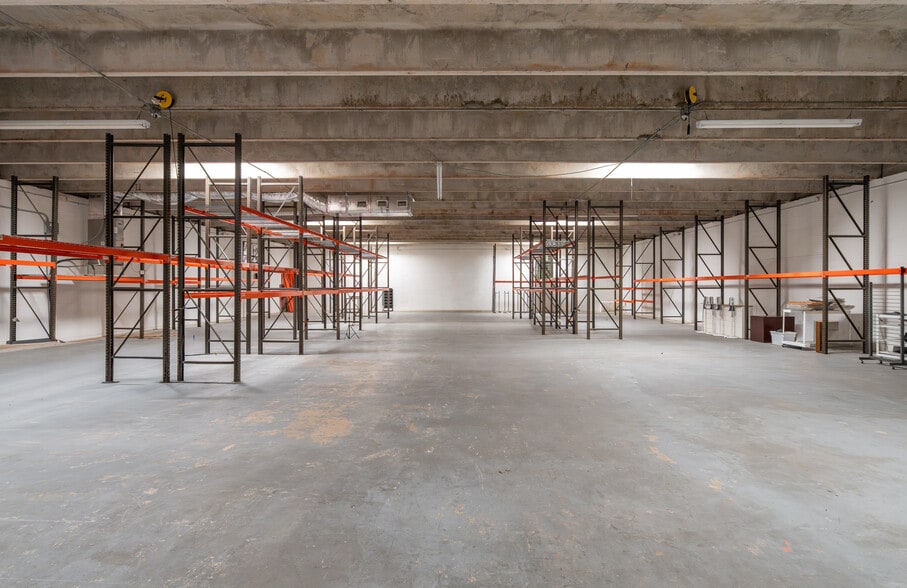 More Photos Of 3028 Mercury Rd, Jacksonville Warehouse For Lease