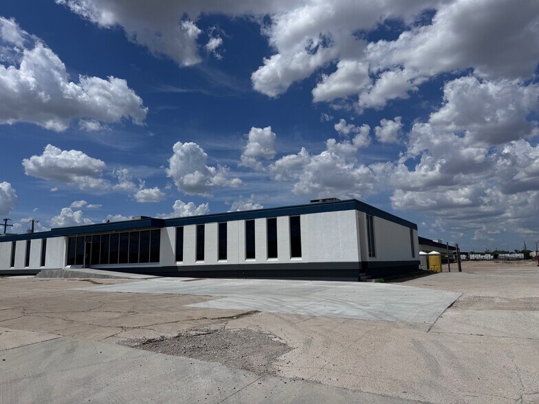 More Photos Of 3817 Irving Blvd, Dallas Truck Terminal For Lease