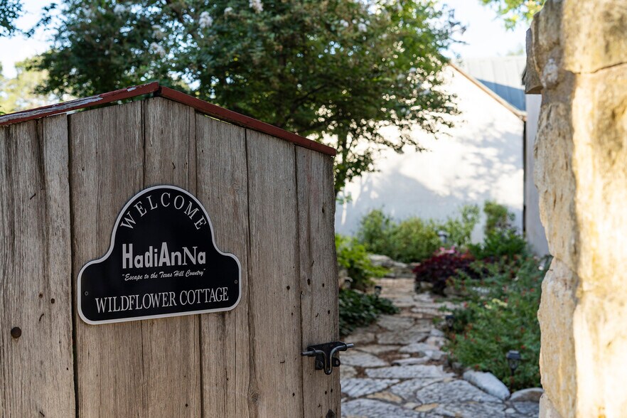 More Photos Of 104 E Austin St, Fredericksburg Storefront Retail Residential For Sale