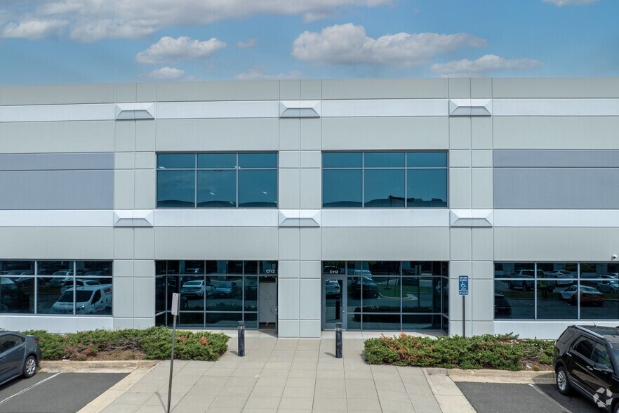 More Photos Of 3931 Avion Park Ct, Chantilly Warehouse For Lease