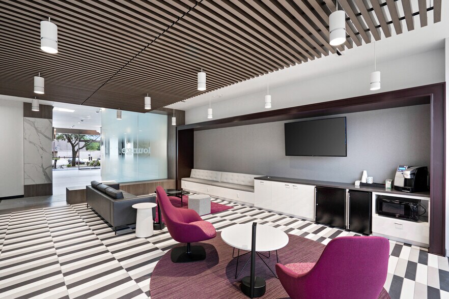 More Photos Of 2000 Bering Dr, Houston Office For Lease