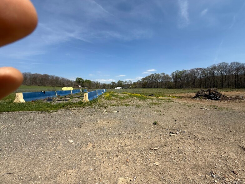 More Photos Of 4881 Pittsburgh Rd, Harrisville Light Distribution For Sale