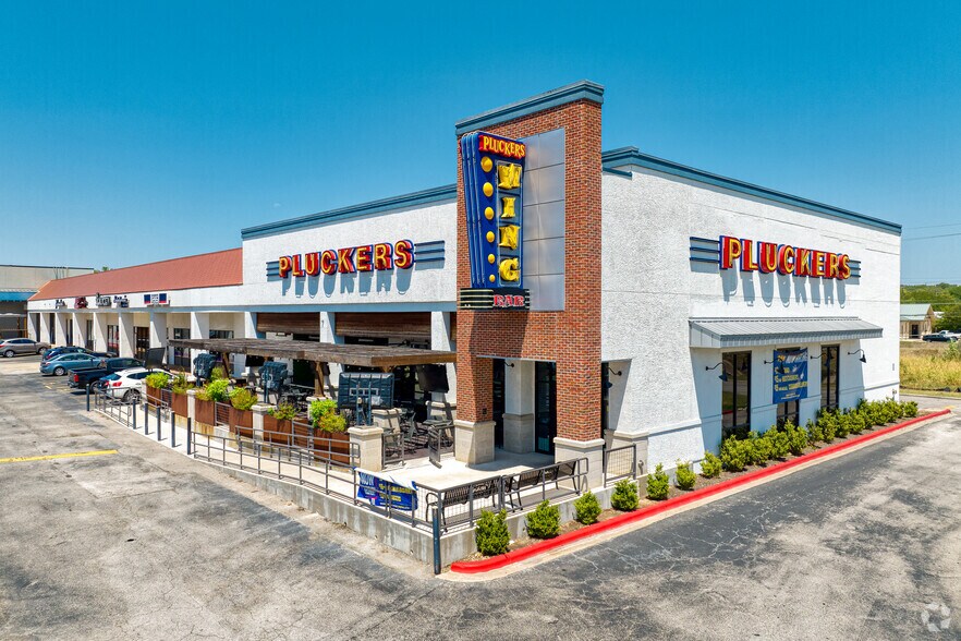 More Photos Of 7101 Hwy 71 W, Austin Unknown For Lease