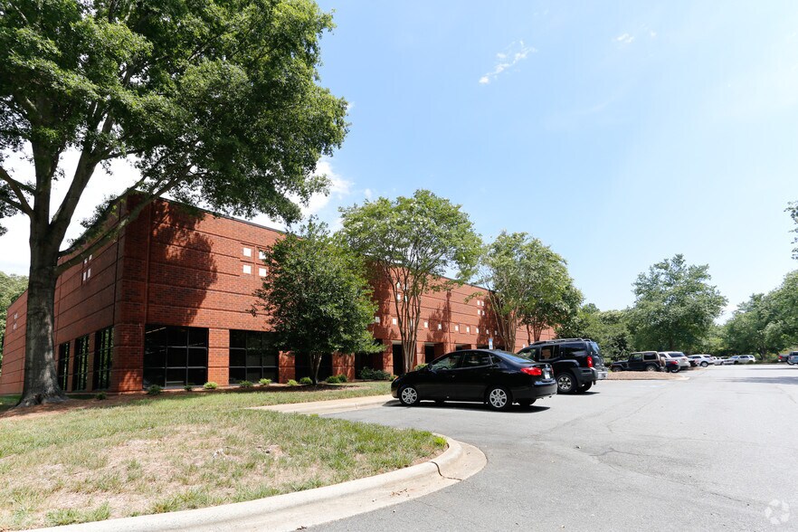 More Photos Of 11515 Vanstory Dr, Huntersville Light Distribution For Lease