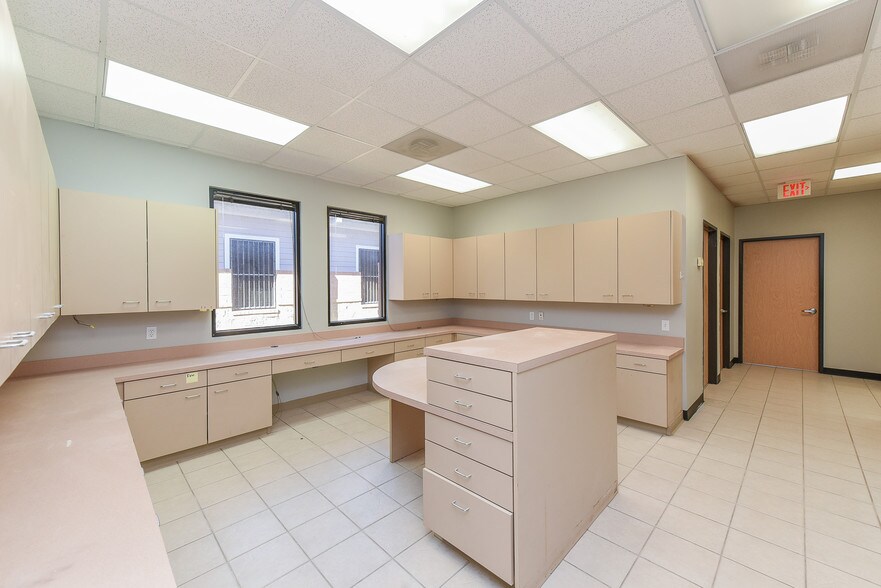 More Photos Of 5751 Blythewood St, Houston Unknown For Lease