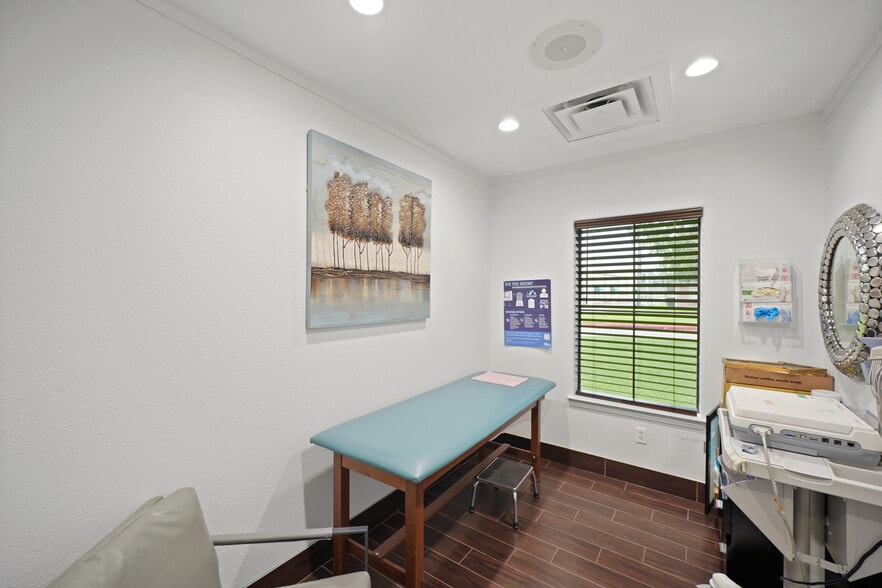 More Photos Of 21406 Provincial Blvd, Katy Medical For Sale