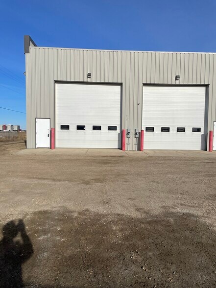 More Photos Of 10102 120 St, Grande Prairie Warehouse For Lease