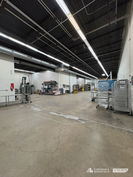 More Photos Of 4605 Spring Rd, Brooklyn Heights Manufacturing For Lease