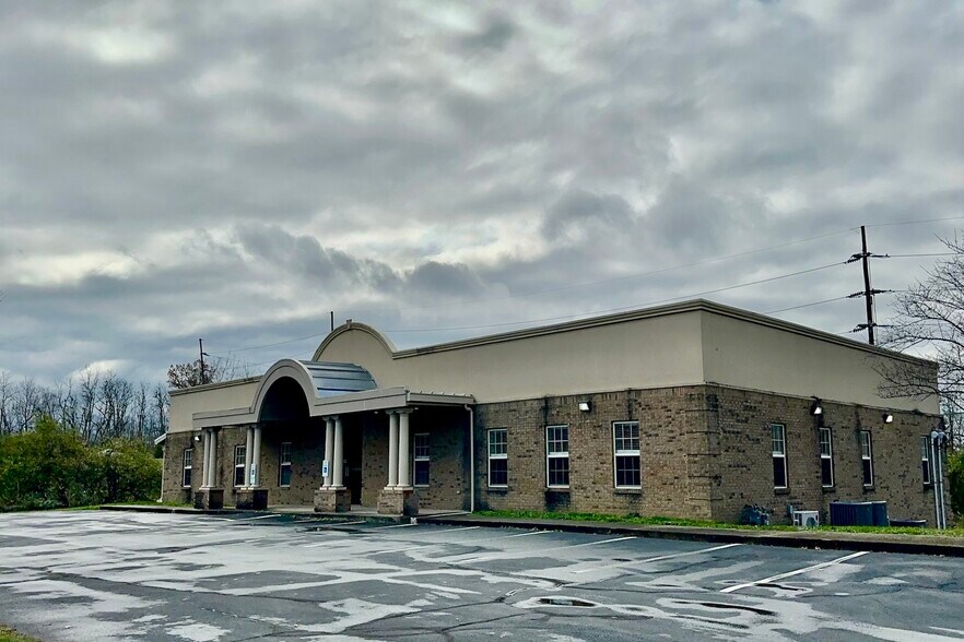 More Photos Of 104 Progress Dr, Frankfort Office For Sale