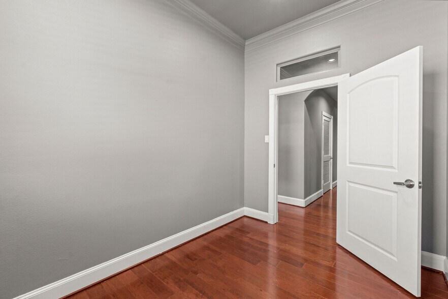 More Photos Of 25511 Budde Rd, The Woodlands Office For Sale