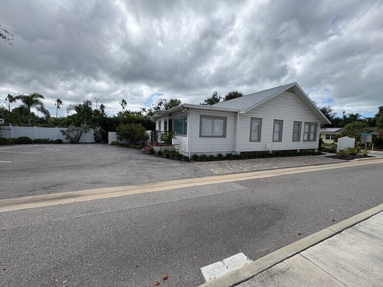 More Photos Of 535 Lafayette Ct, Sarasota Office For Lease