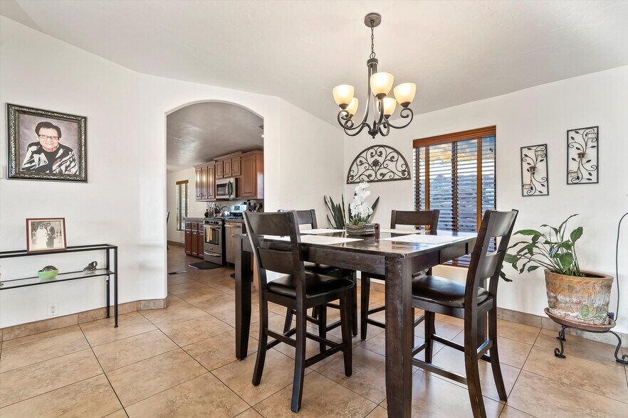 More Photos Of 706 N Old Hwy 77, Mammoth Restaurant For Sale