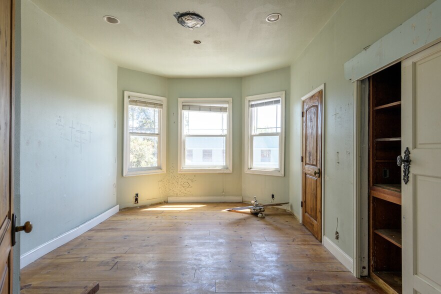 More Photos Of 906 Marin St, Vallejo Storefront Retail Residential For Sale