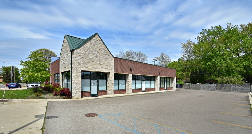 Primary Photo Of 144-164 N Rochester Rd, Clawson Freestanding For Lease