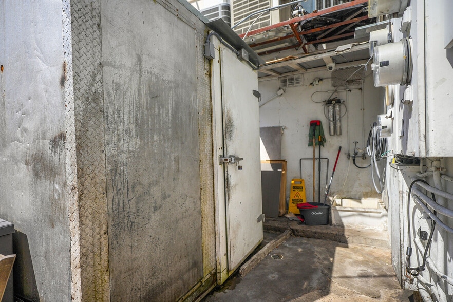 More Photos Of 211-221 Navarre Ave, Coral Gables Restaurant For Lease