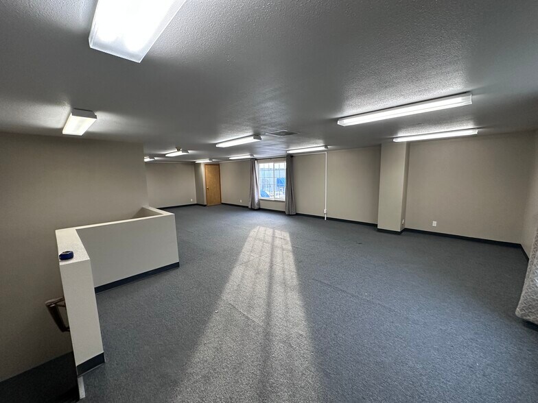 More Photos Of 32054 Old Highway 34, Tangent Warehouse For Lease