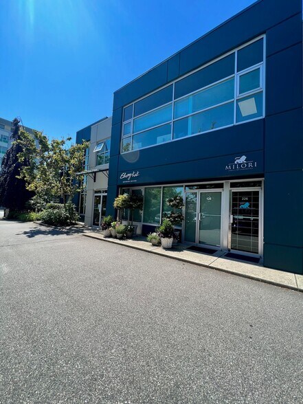 More Photos Of 998 Harbourside Dr, North Vancouver Showroom For Sale
