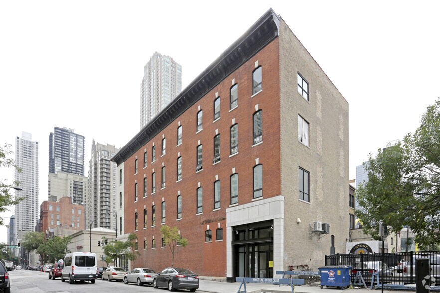 More Photos Of 646-648 N Clark St, Chicago Office For Lease