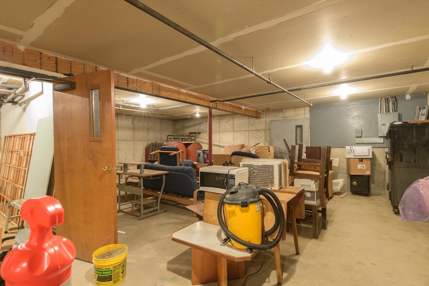 More Photos Of 156 Main St, Ludlow Office For Sale